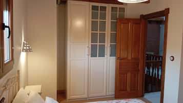 3 slaapkamers, een kluis op de kamer, een bureau