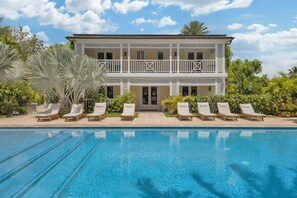 Pool - Silk Cotton Apartment 21 (Nassau)