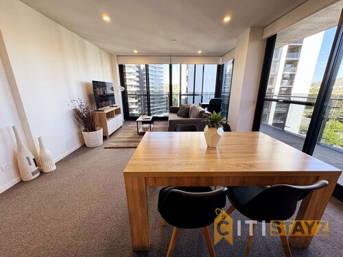 Posh in Phillip - 2bd 2bth Apt