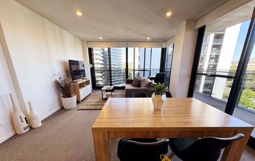 Posh in Phillip - 2bd 2bth Apt