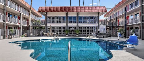 1 bedroom, individually decorated, individually furnished