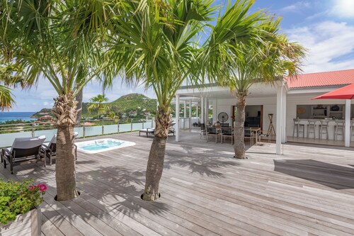 Villa St Jean - Panoramic view of the bay - 3 bedrooms - swimming pool - Heated Spa