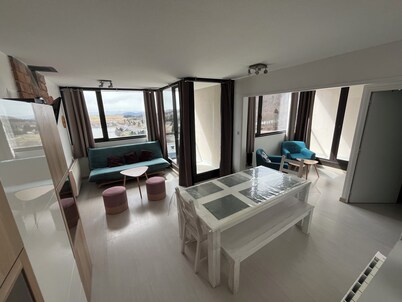 6/8-person apartment, south-facing, in resort center 