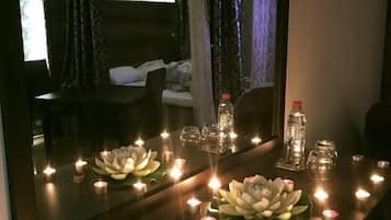 Couples’ dining