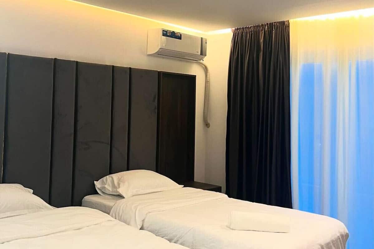 Family Room | Soundproofing, free WiFi