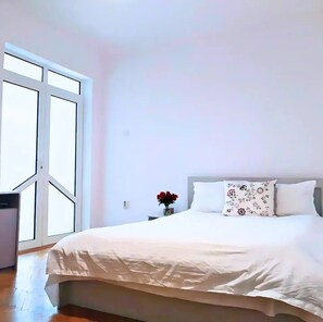 2 soverom, skrivebord, wi-fi og sengetøy