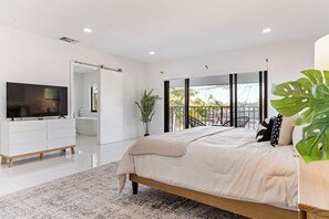 4 室のベッドルーム、アイロン / アイロン台、WiFi (無料)、ベッドシーツ