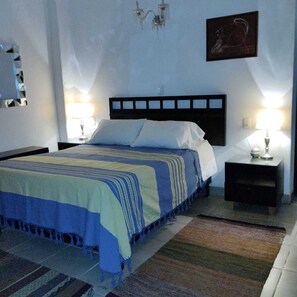 2 dormitorios, escritorio, tabla de planchar con plancha y wifi