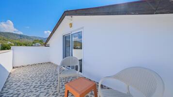 Vila Keluarga, kolam renang pribadi, pemandangan kebun | Teras/patio