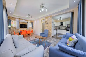 Family Villa, Private Pool, Garden View | Living area