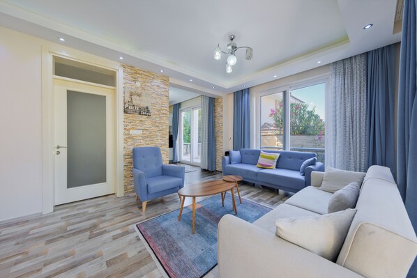 Family Villa, Private Pool, Garden View | Living area