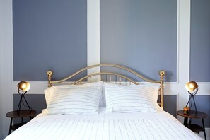 2 bedrooms, in-room safe, desk, iron/ironing board
