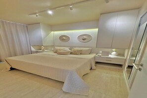 2 bedrooms, iron/ironing board, WiFi, bed sheets - Elegant Life by the Sea (Ondina Salvador)