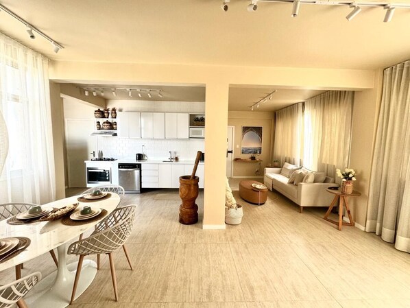 Interior - Elegant Life by the Sea (Ondina Salvador)