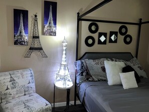 3 slaapkamers, een strijkplank/strijkijzer, wifi, beddengoed