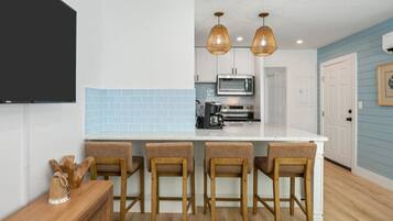 KĂŒhlschrank, Mikrowelle, Ofen, Herdplatte