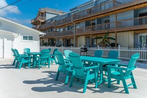 Outdoor dining - Unit #2 Waterfront + Heated Pool and Spa Access (Fort Walton Beach)