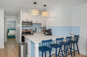 Fridge, microwave, oven, stovetop - Unit #6 Waterfront + Heated Pool and Spa Access (Fort Walton Beach)