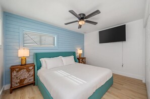 1 bedroom, travel crib, WiFi - Unit #6 Waterfront + Heated Pool and Spa Access (Fort Walton Beach)