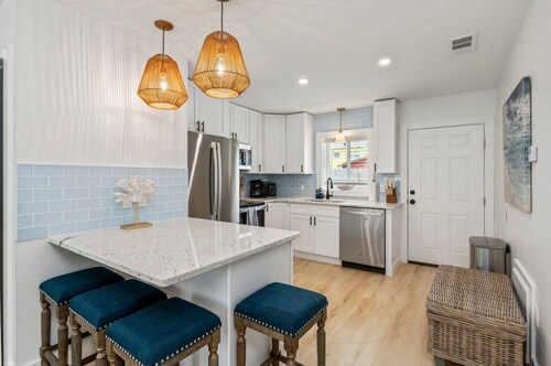 Unit #3 Waterfront + Heated Pool and Spa Access