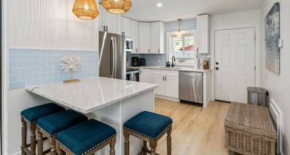 Unit #3 Waterfront + Heated Pool and Spa Access