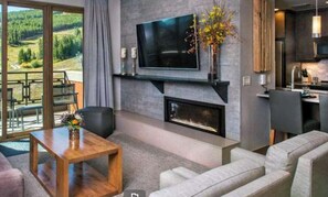 Smart TV, fireplace