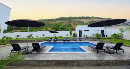 River Hills Hotel & Suites