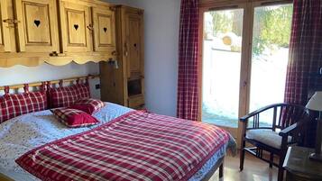 1 chambre, fer et planche Ă repasser