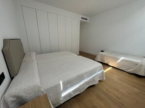 1 bedroom, iron/ironing board, WiFi, bed sheets - Arcos de Montemar Apartments 1 bedroom apartment  (Torremolinos)