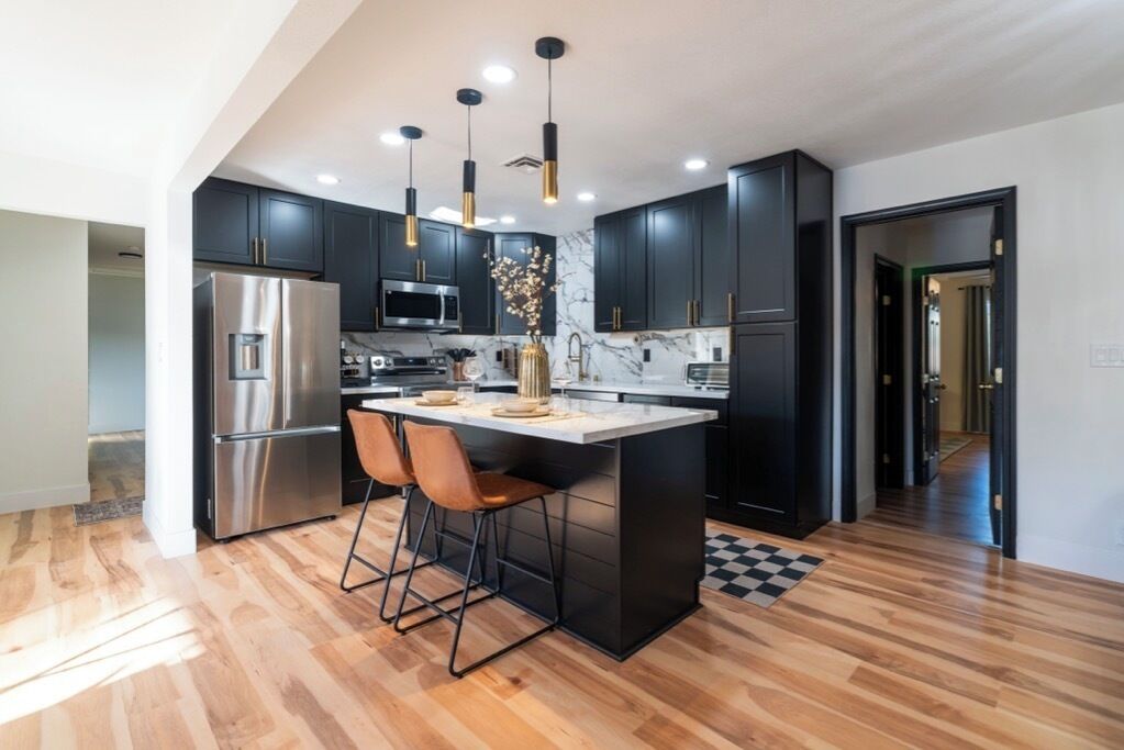 Fridge, microwave, stovetop, dishwasher