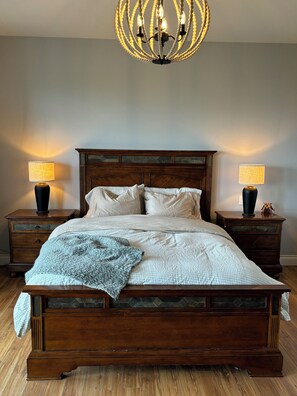 3 bedrooms, iron/ironing board, WiFi, bed sheets - Jordan River spectacular view with 2 primary suites and pet-friendly! (Jordan River)