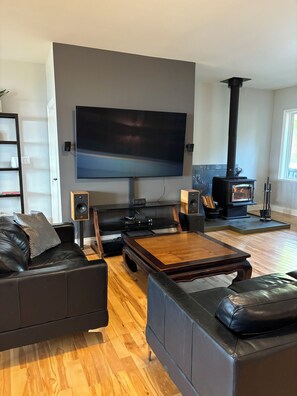 Smart TV, fireplace - Jordan River spectacular view with 2 primary suites and pet-friendly! (Jordan River)