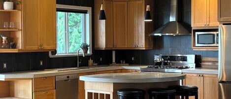 Four Ă micro-ondes, un four, surface de cuisson, lave-vaisselle