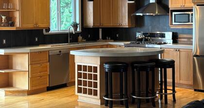 Jordan River spectacular view with 2 primary suites and pet-friendly!