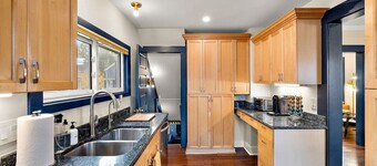 The Little Big House: 6-Bed Home in Downtown A2
