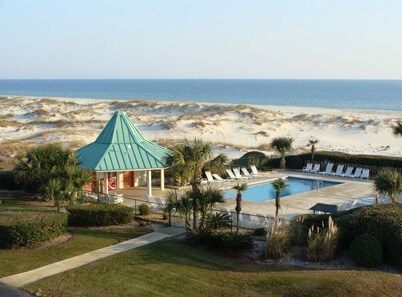 Remodeled 2BR 2BA top floor BEACH front condo in Building 4 at popular resort!