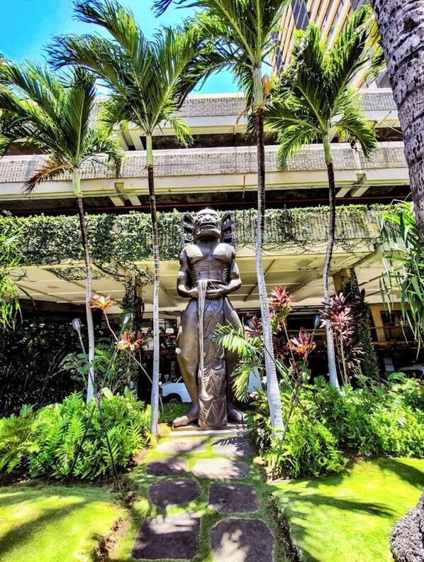 Exterior detail - Beautiful OCEAN & CANAL View - Renovated - Waikiki Studio (Honolulu)