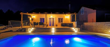 Outdoor pool, a heated pool