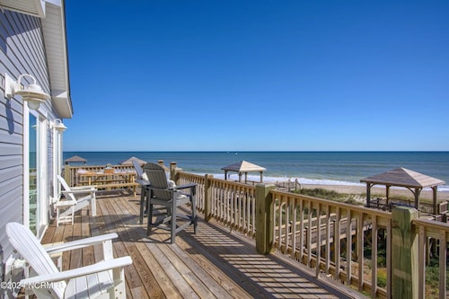 New Oceanfront House, All Oceanfront Bedrooms, Private Beach, Gazebo, Sun Deck  
