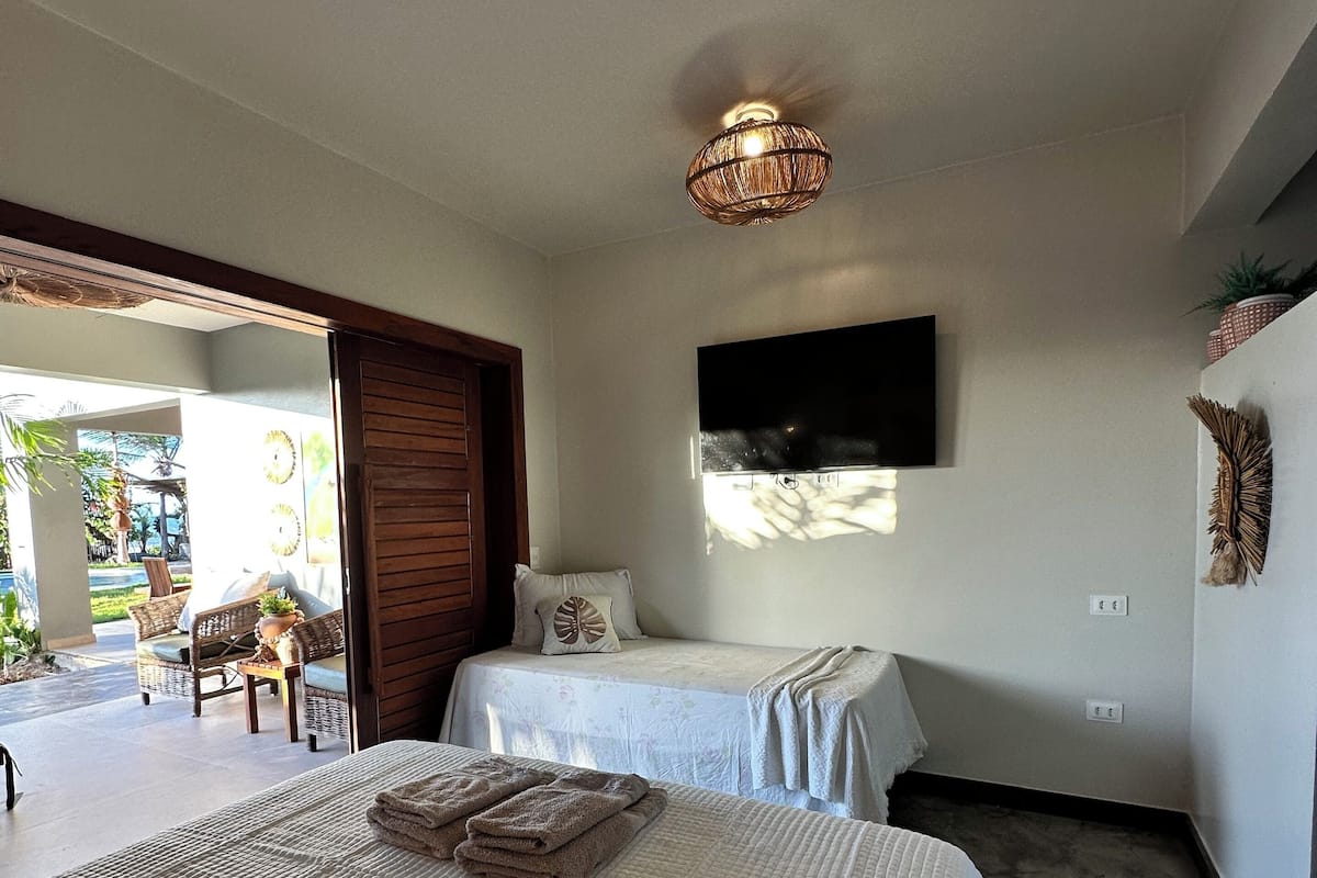 Egyptian cotton sheets, premium bedding, memory foam beds, minibar