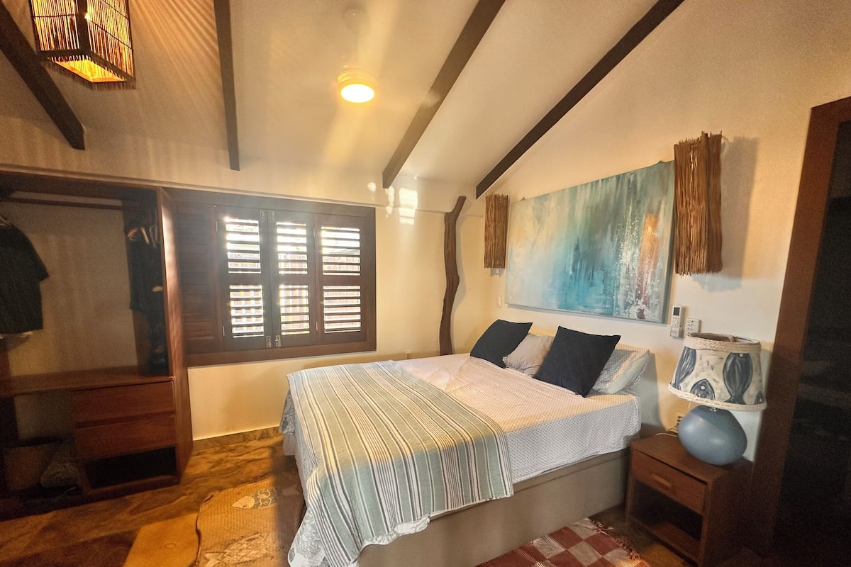 Habitación triple Deluxe, vista al mar | Sábanas de algodón egipcio y ropa de cama de alta calidad