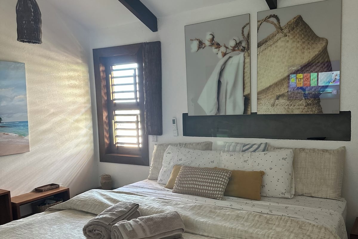 Habitación cuádruple de lujo, vista al mar | Sábanas de algodón egipcio y ropa de cama de alta calidad