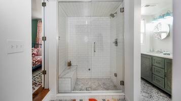 Shower, bidet, towels