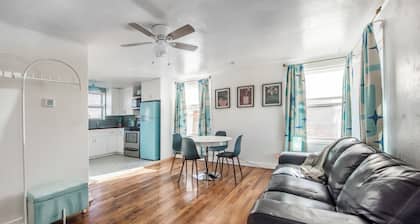 Dog-friendly cottage w Two-car garage