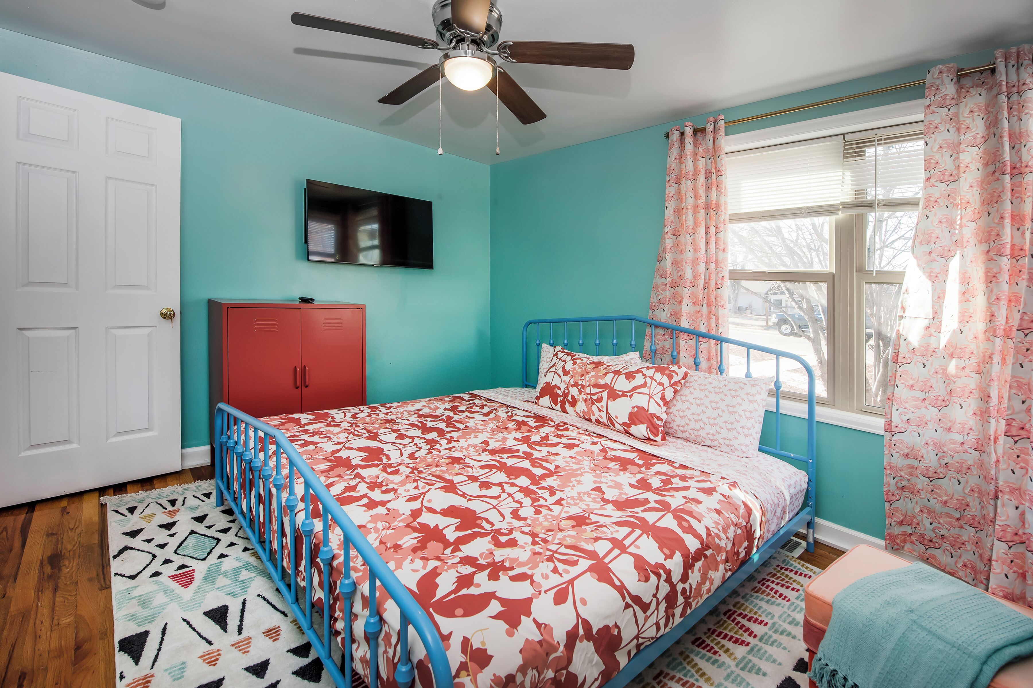 2 chambres, fer et planche à repasser, Wi-Fi, draps fournis