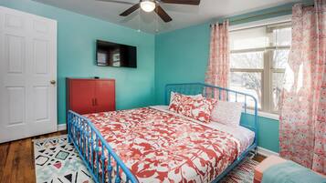 2 bedrooms, iron/ironing board, WiFi, bed sheets