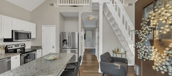 Cozy East Nashville Retreat with Hot Tub, Fire Pit & Outdoor Courtyard