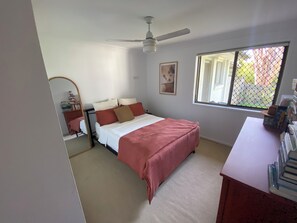 3 chambres, fer et planche à repasser, Wi-Fi, draps fournis