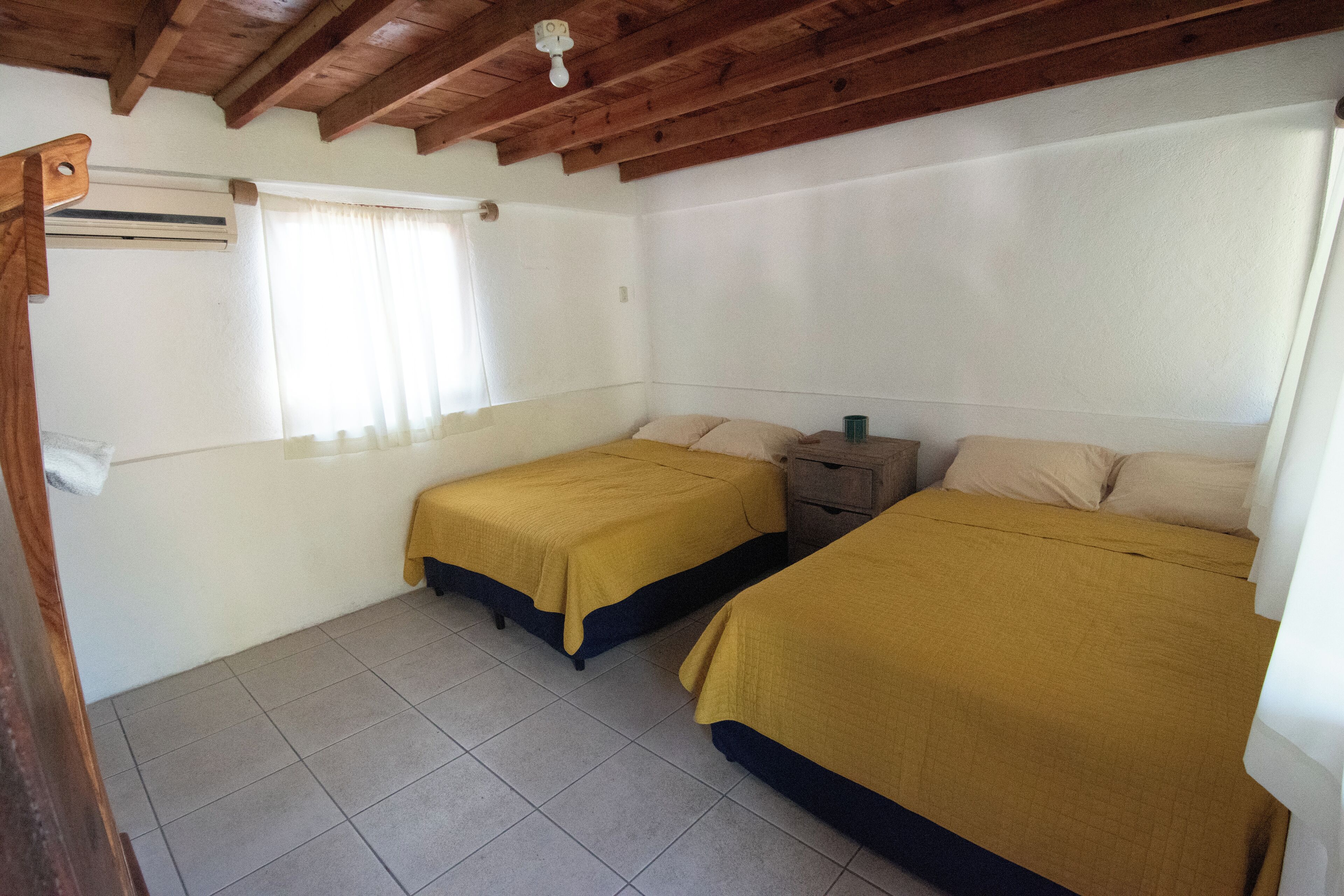 8 多间卧室、免费 WiFi、床单