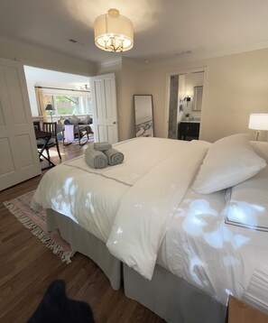 3 Schlafzimmer, Schreibtisch, Bügeleisen/Bügelbrett, Reisekinderbett